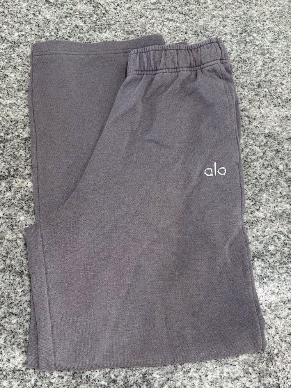 ALO Yoga - Washed Accolade Straight Leg Sweatpant - Cool Grey Wash - Small